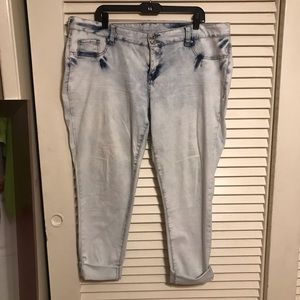 Super light wash skinny jeans